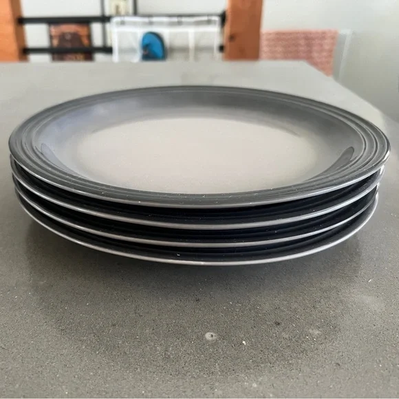 Le Creuset Dinner Plates set of 4 - Picture 1 of 3